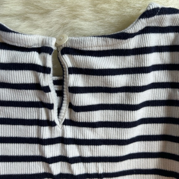 Gap lettuce edge keyhole neck little girl top size 4 navy and white stripe - Picture 3 of 3
